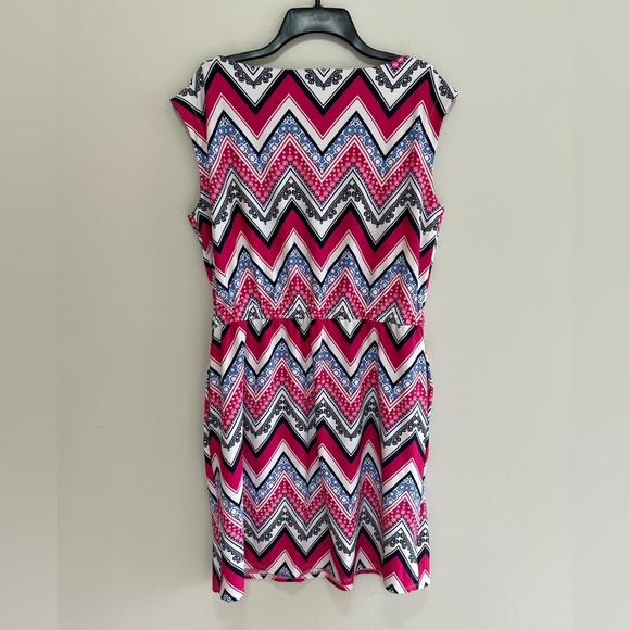 JUDE CONNALLY Darbie ZigZag Chevron Cap Sleeve Dress in Pink/Blue, size M - Picture 2 of 8